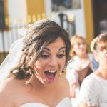 Novia sorprendida con algunos reencuentros fotografo bodas la linea algeciras tarifa