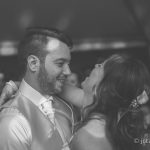novios bailando en blanco y negro fotografo bodas la linea algeciras tarifa